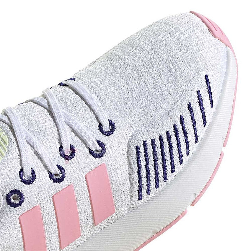 Дамски маратонки Adidas Swift Run 22