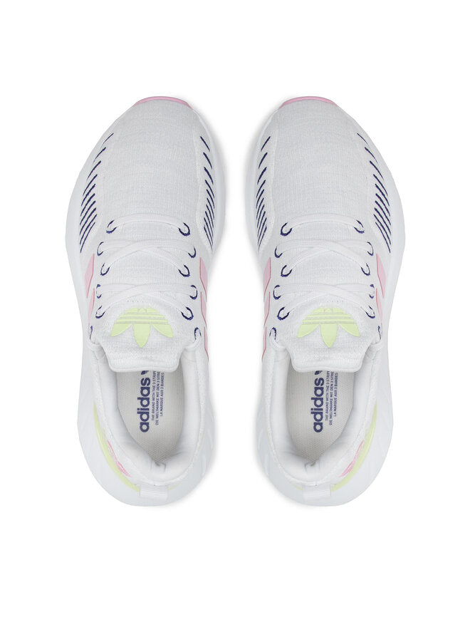 Дамски маратонки Adidas Swift Run 22