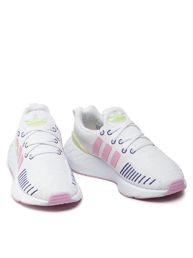 Дамски маратонки Adidas Swift Run 22