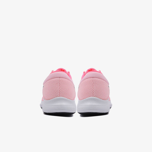 Дамски маратонки Nike Revolution 4