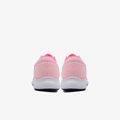 Дамски маратонки Nike Revolution 4