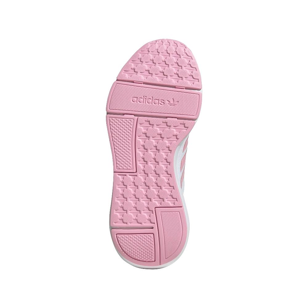 Дамски маратонки Adidas Swift Run 22