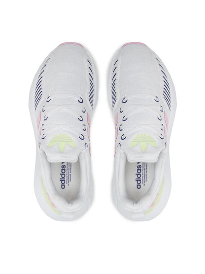 Дамски маратонки Adidas Swift Run 22