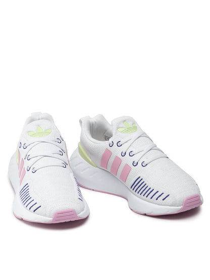 Дамски маратонки Adidas Swift Run 22